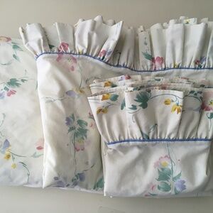Vintage double percale sheet set with a floral motif on a cream background